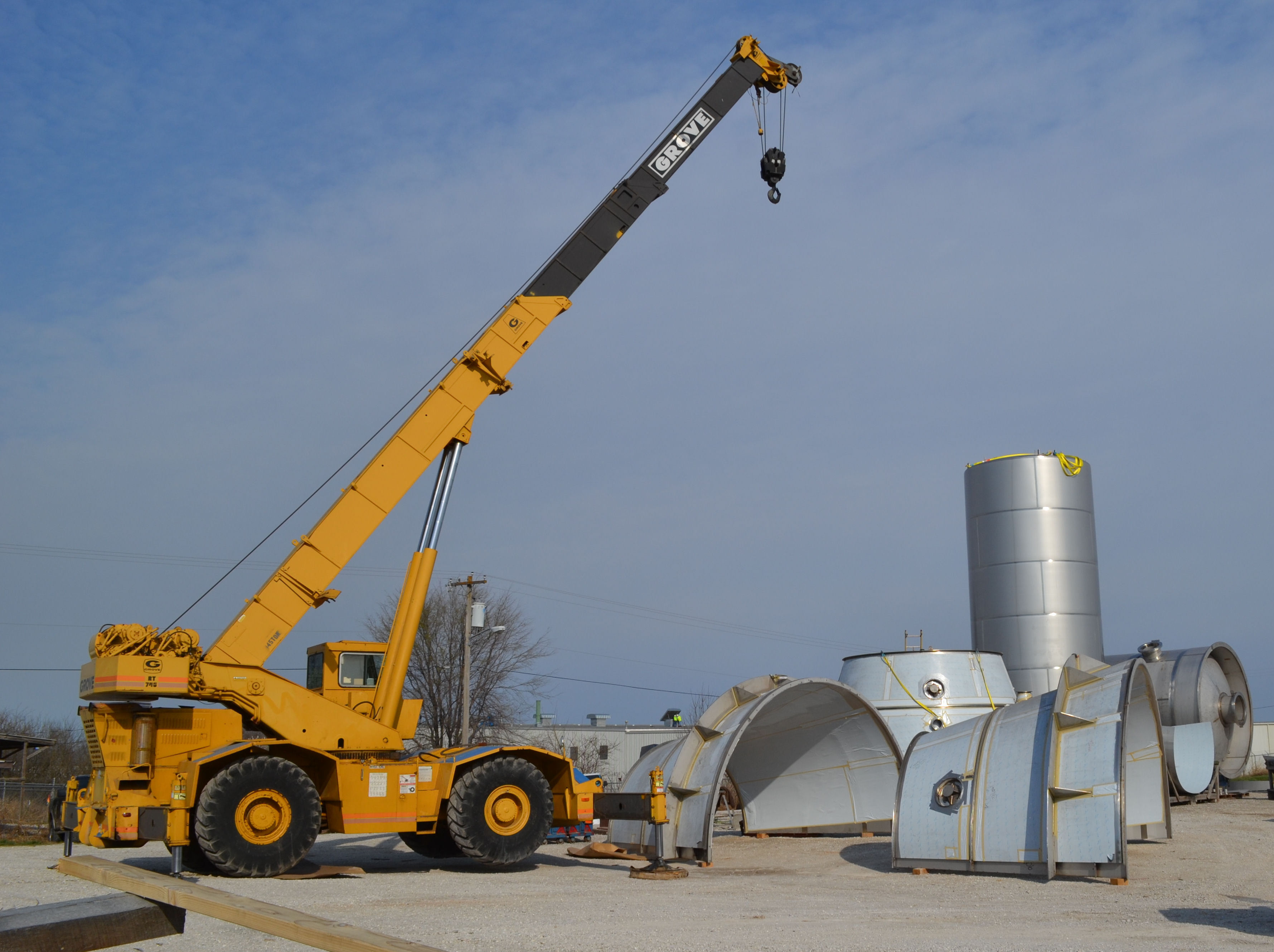 Mobile crane for safe and efficient material handling